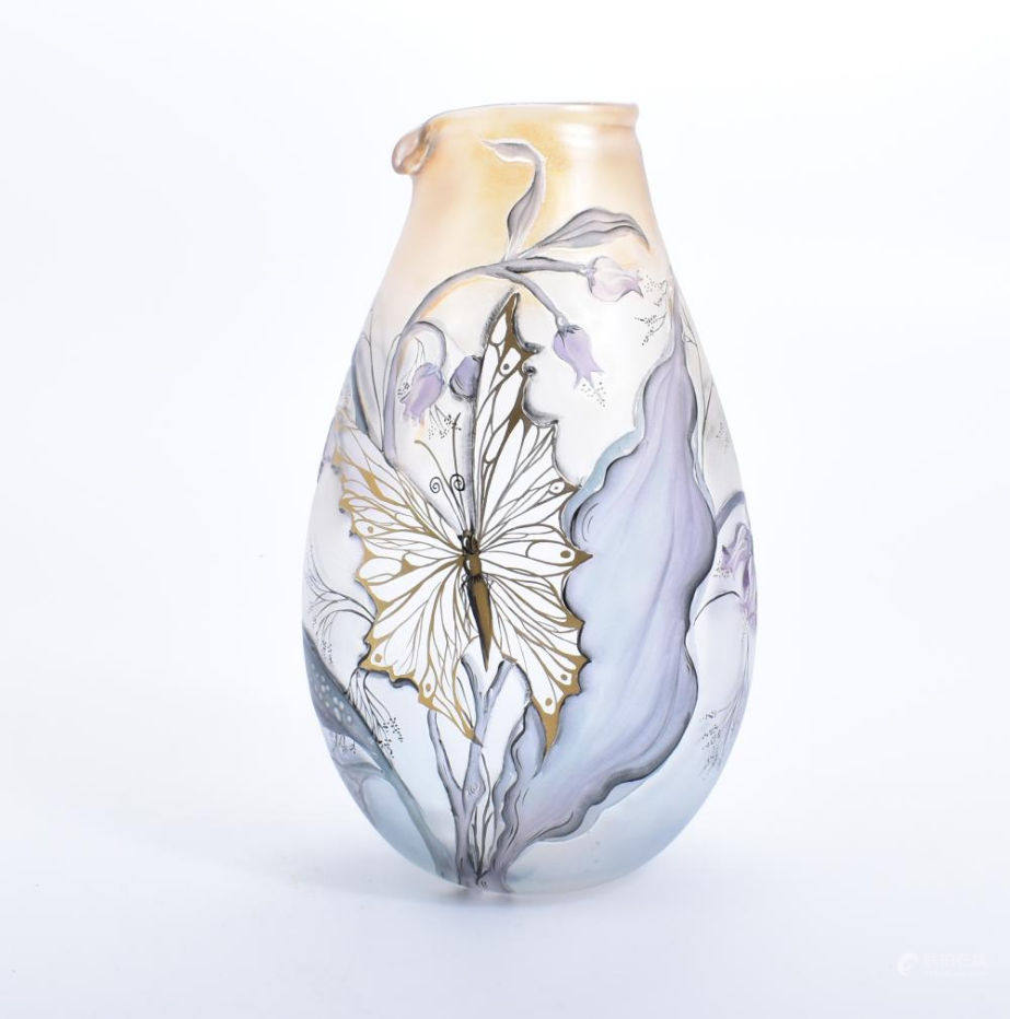 Eisch, Erwin: Vase mit Glockenblumen und Schmetterling