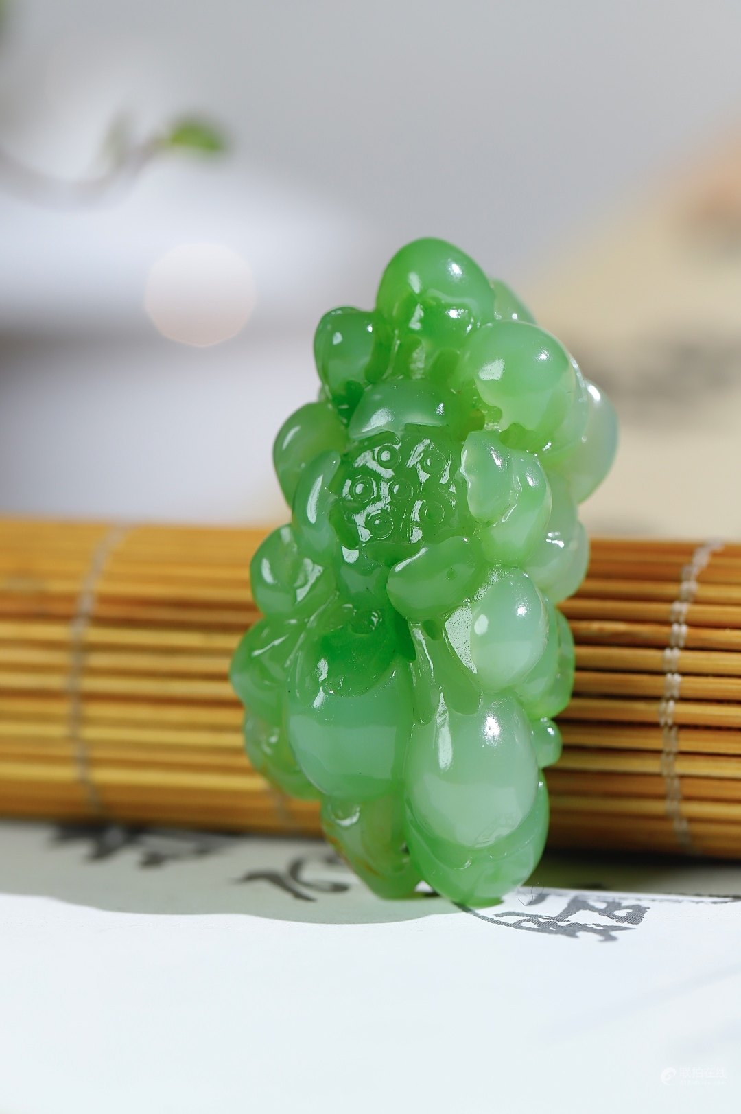 荷韵和田玉碧玉籽料挂件
