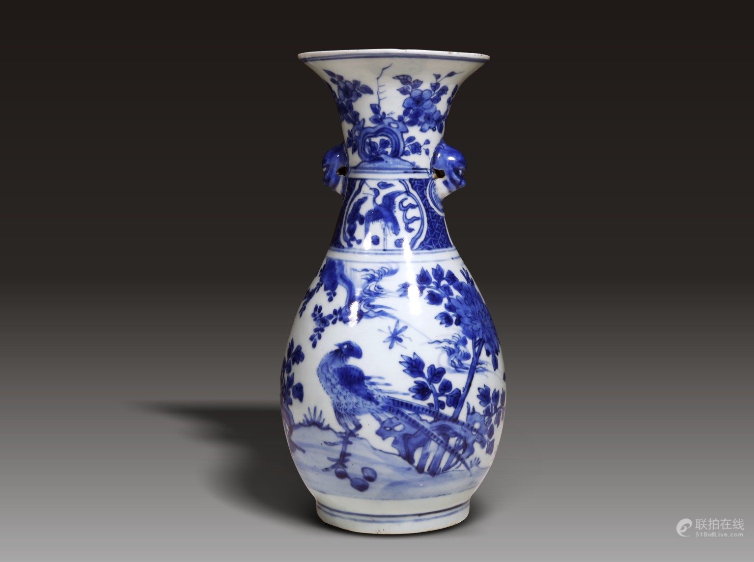 明万历 青花花鸟纹铺首瓶