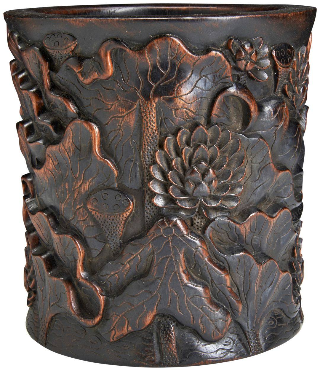 A GOOD CARVED ZITAN 'LOTUS' BRUSH POT, (BITONG) QING DYNASTY (1644-1911) 紫檀浮雕笔筒 清 the cylindrical
