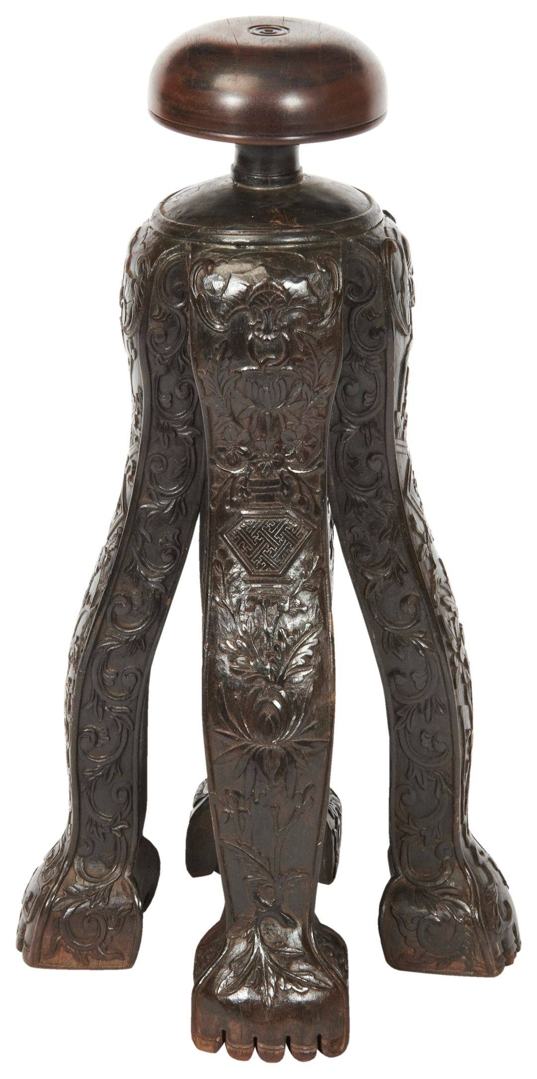 A RARE CARVED ZITAN HAT STAND QING DYNASTY, 18TH CENTURY 紫檀帽架 清十八世纪 the later half-bowl top