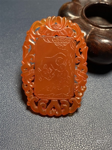 清·红玛瑙童子牧牛牌