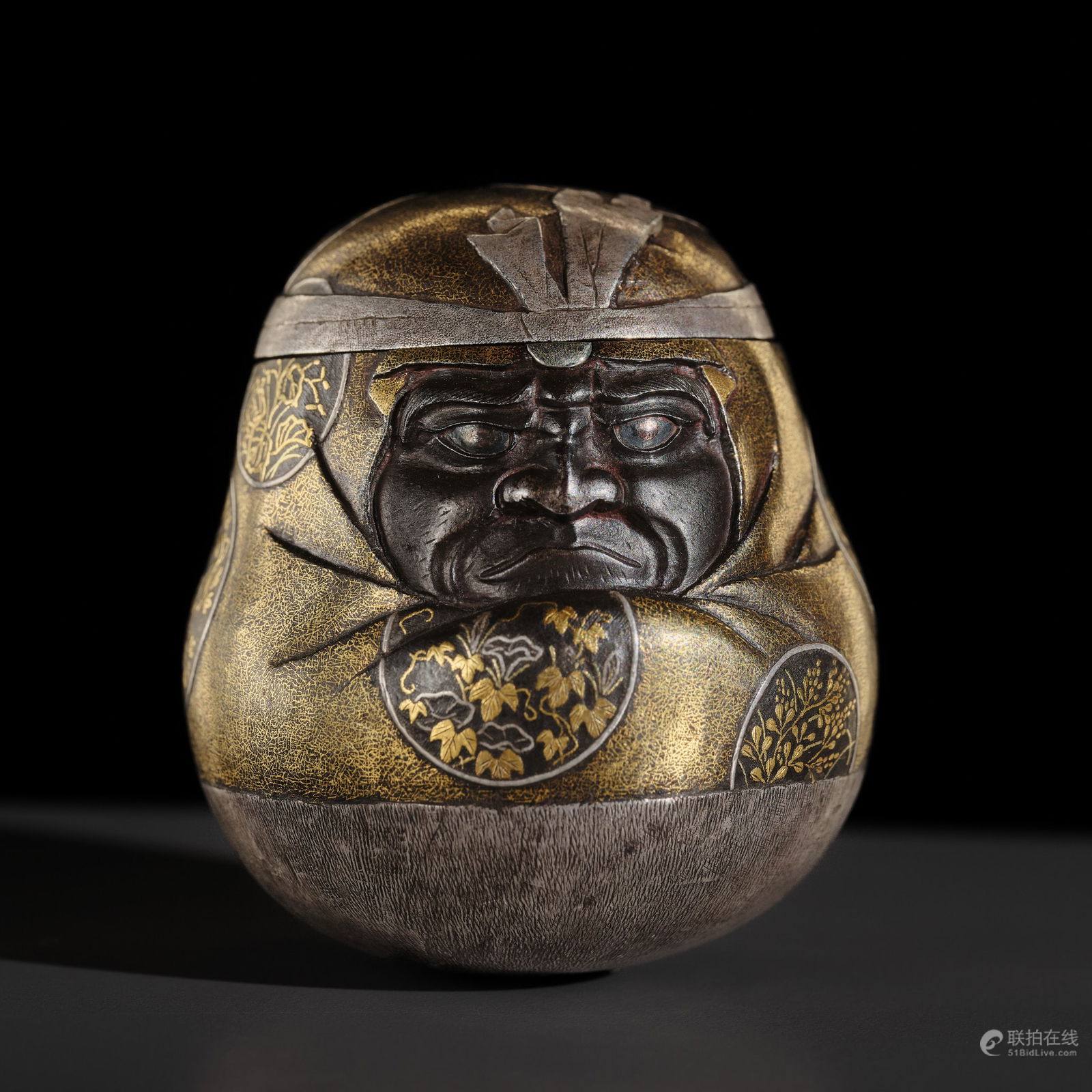 A KOMAI STYLE INLAID IRON ‘DARUMA DOLL’ BOX AND COVER