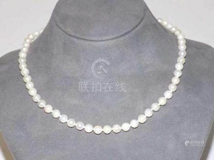 14K WHITE GOLD CLASP GRADUATED PEARL NECKLACE