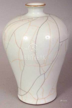 CHINESE BEAUTIFUL GE CRACKLEGLAZE MEIPING PORCELAIN VASE