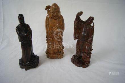 
							CHINE Lot de 3 sculptures en bois, figurant des dignitaires. 20-23 cm
						