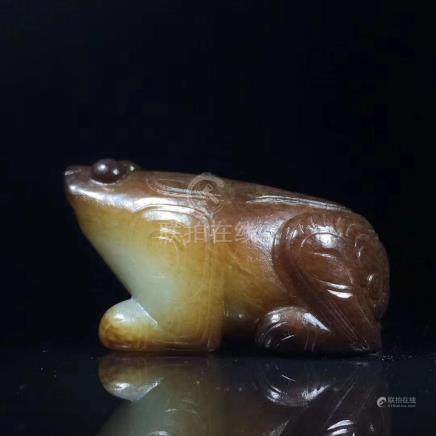 A WESTERN ZHOU JADE CARVING FIGURE OF FROG