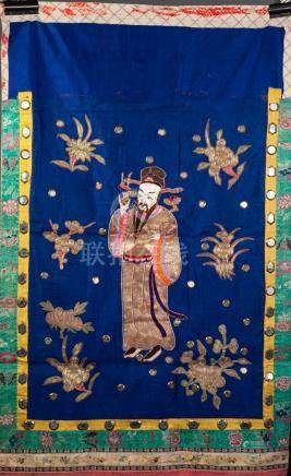  CHINESE LATE QING/REPUBLIC PERIOD VERTICAL SILK AND GOLD THREAD EMBROIDERED HANGING, applied with