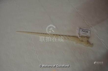  A Chinese white hardstone hairpin with open twist carving and dragon's head terminal, 24cm.