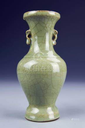 Chinese Longquan Yao Vase