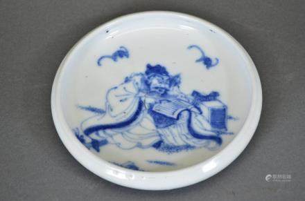 A FINE BLUE AND WHITE PORCELAIN DISH OF 'ZHONG KUI' 