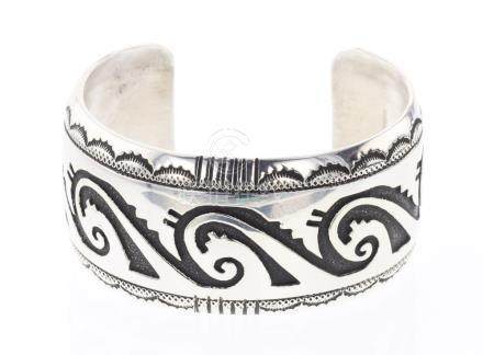 T&R Singer Geometric Design Overlay Cuff