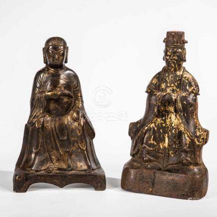  Konvolut zwei FigurenChina, 19. Jahrhundert Zwei sitzende Würdenträger. Bronze und Eisen mit