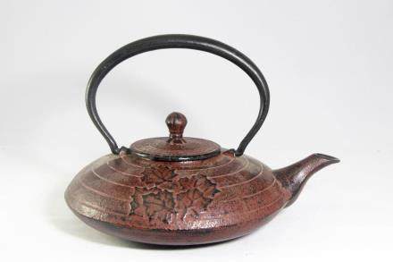 LOOP HANDLE FLAT OVAL IRON TEAPOT