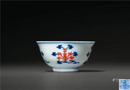 清嘉庆 青花矾红彩宝相花纹小杯