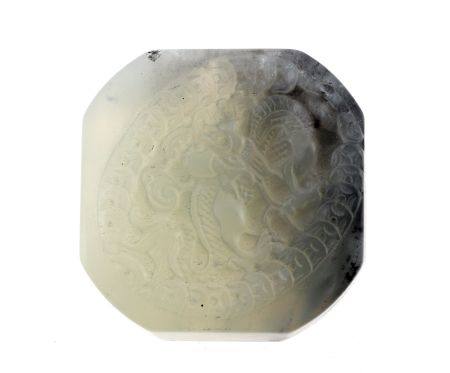 CHINE, XXe siècle
Sceau en serpentine surmonté d'un dragon en relief
marque en cachet à quatre 
