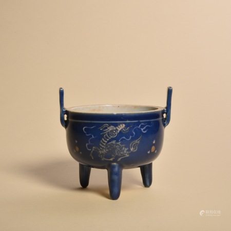 明中期 蓝釉堆白麒麟双耳炉