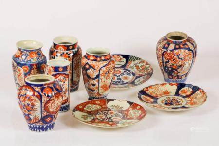  A lot of various porcelain with Imari decor including dishes and vases
    
  