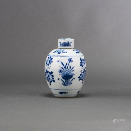 A CHINESE BLUE AND WHITE JAR WITH COVER 