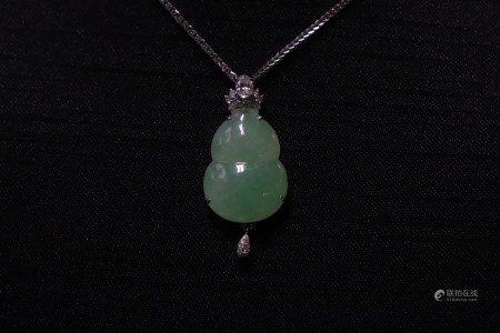 18K金镶钻苹果绿翡翠葫芦坠（有证书）