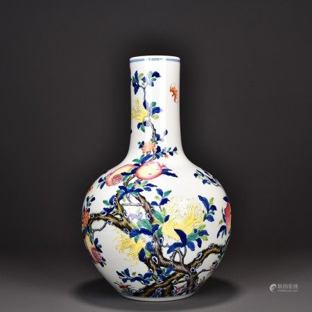 清乾隆青花粉彩福寿纹天球瓶