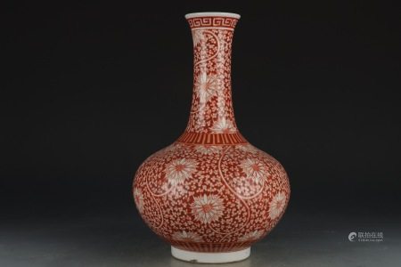 清光绪 矾红花卉缠枝莲纹赏瓶