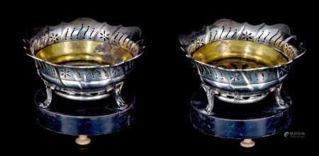 A pair of 18thC silver tripod chafing dishes, hallmarked Ypres, H 13 cm