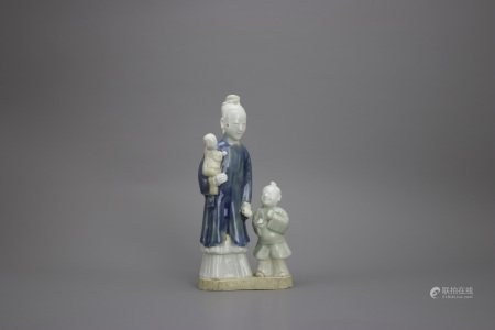 A blue and white Group of a Lady and Children, Kangxi Period, Qing Dynasty清康熙 人物瓷像