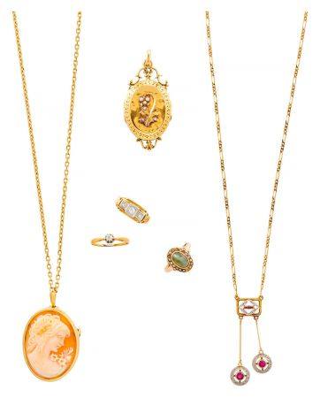 Ensemble en or (18K-750/1000) composé de :