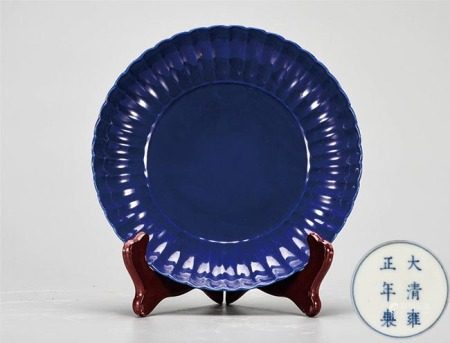 霁蓝釉菊瓣盘