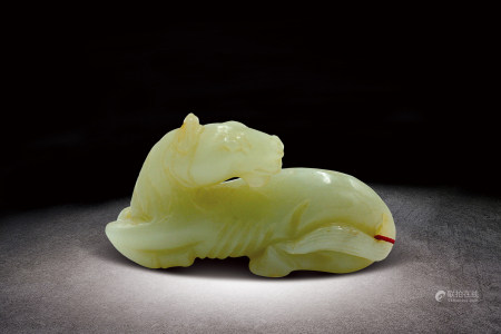 清 白玉雕坐馬