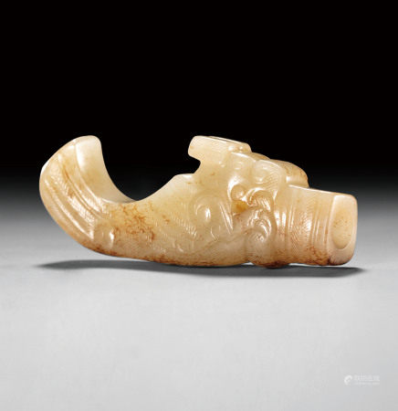 明 龙首玉饰