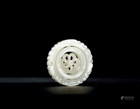 清 青白玉鏤雕轉心佩 QING DYNASTY (1644-1911) A REVOLVING OPENWORK JADE CIRCULAR PLAQUE