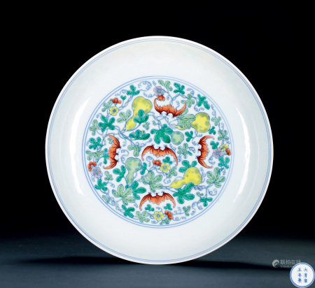 清雍正 鬥彩福祿綿綿大盤 YONGZHENG PERIOD, 1723-1735 A LARGE DOUCAI 'BATS' PLATE