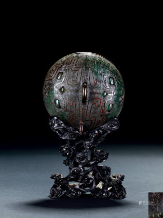 銅饕餮紋盉蓋 LATE SHANG DYNASTY, C. 1500-1050 B.C. AN ARCHAIC BRONZE 'TAOTIE' COVER OF VESSEL, HE AND A WOOD STAND