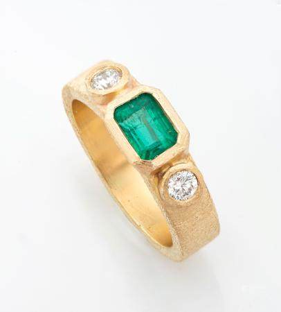 A NICE 14K BRUSHED GOLD EMERALD AND DIAMOND RING