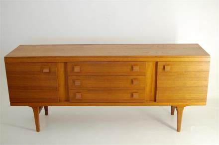 Vintage Teak Sideboard; H 73 cm L 173 cm W 44 cm.