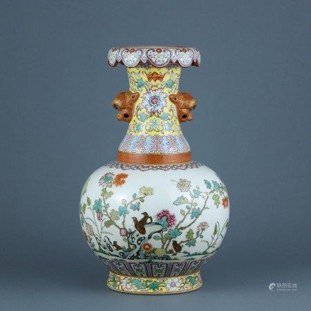 清乾隆粉彩安居乐业兽耳卷口瓶