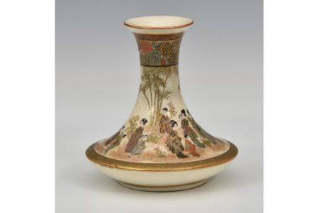 A fine Japanese Satsuma earthenware vase by Kinkosan, signed to base Kinkozan zo, Meiji period (
