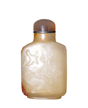 清代 瑪瑙雕喜鵲登梅詩文圖鼻煙壺 QING DYNASTY AGATE CARVED 'MAGPIE AND PRUNUS' SNUFF BOTTLE