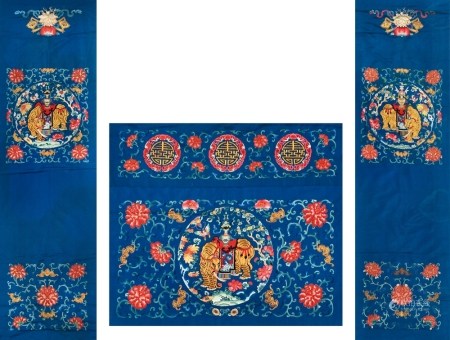 清 蓝缎地绣太平有象桌围椅披一组