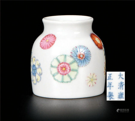 粉彩皮球花水盂 