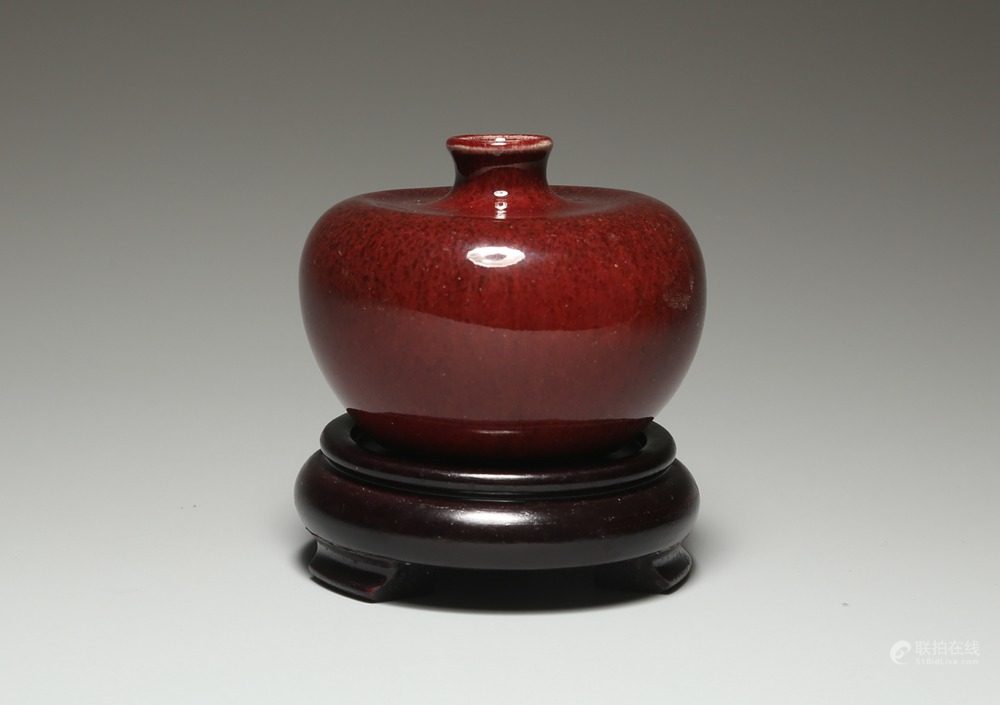红釉苹菓尊（连底座）
