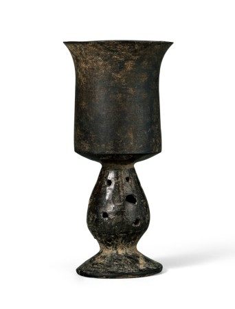  蛋殼黑陶鏤空高足杯  AN ARCHAIC BLACK POTTERY 'EGG SHELL' STEM CUP