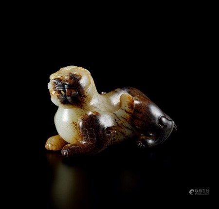 明 玉雕瑞獸 Ming Dynasty (1368-1644) A JADE MYTHICAL BEAST